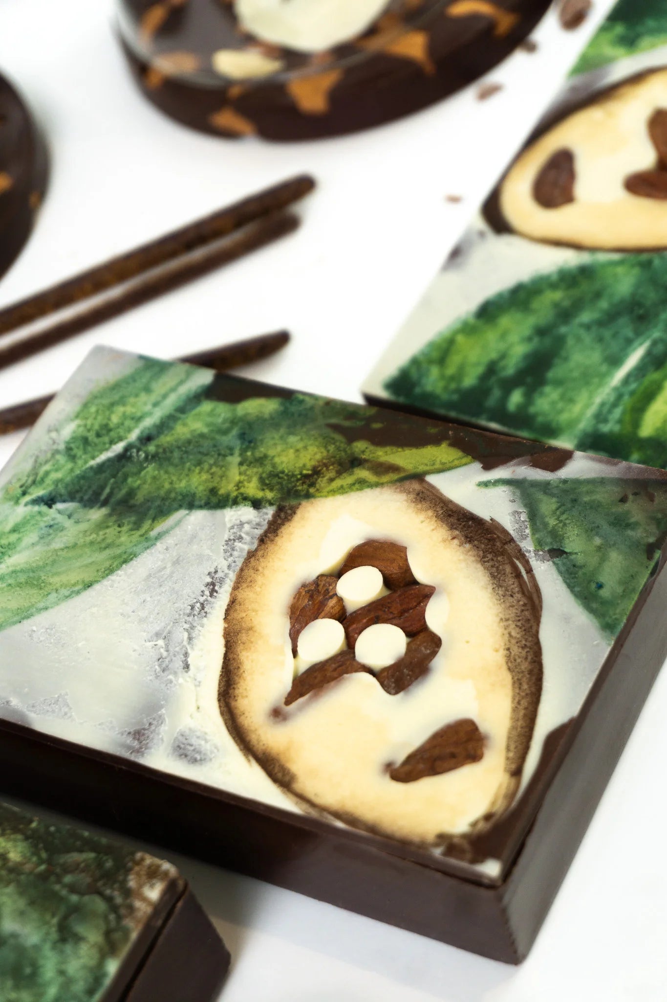 Boîte cabosse inclusion de fèves de cacao - Chocolats Colas