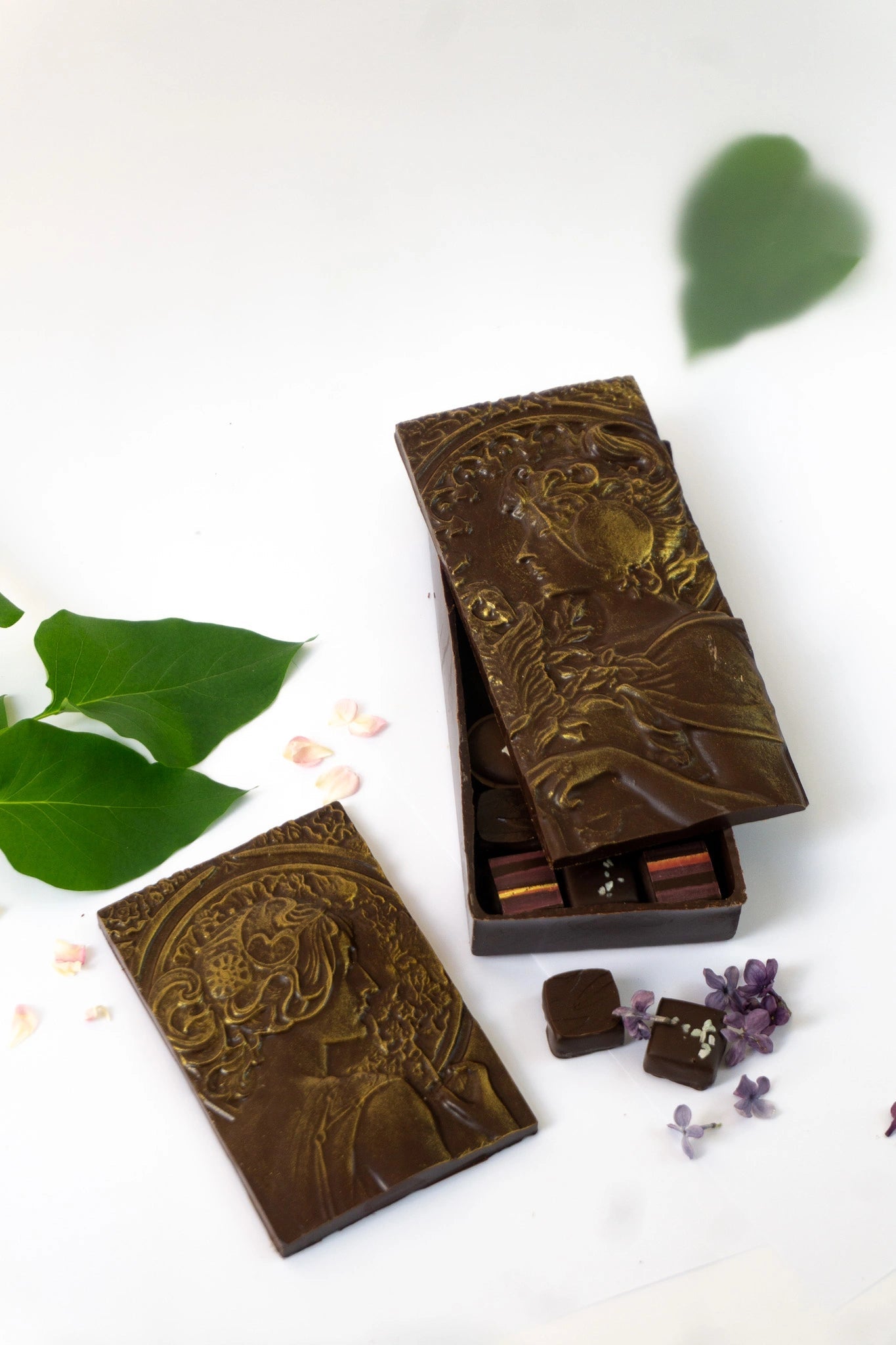 Boite Femme "Mucha" - Chocolats Colas