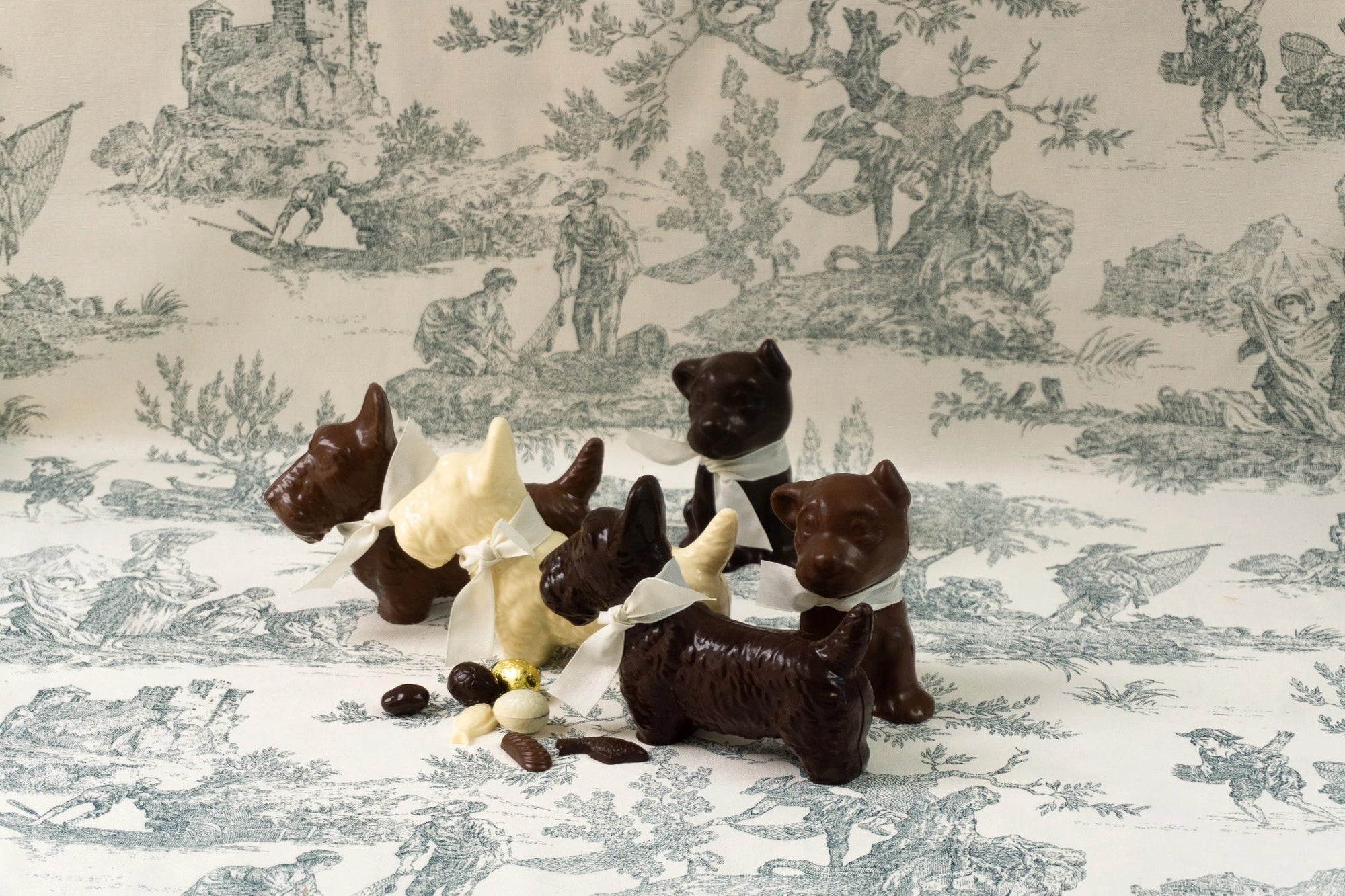 Chien de Pâques garni - Chocolats Colas