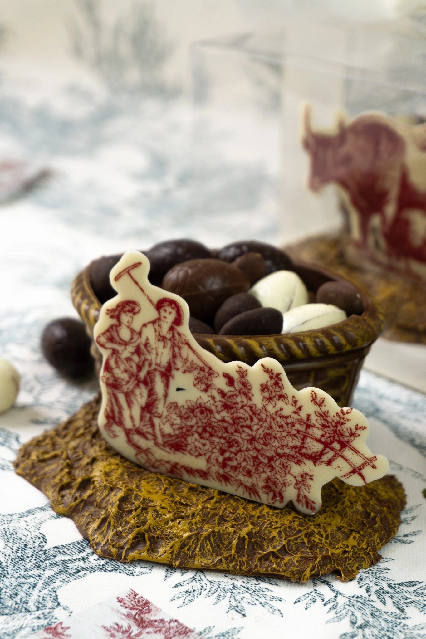 Panier et Scénette sur praliné - Chocolats Colas