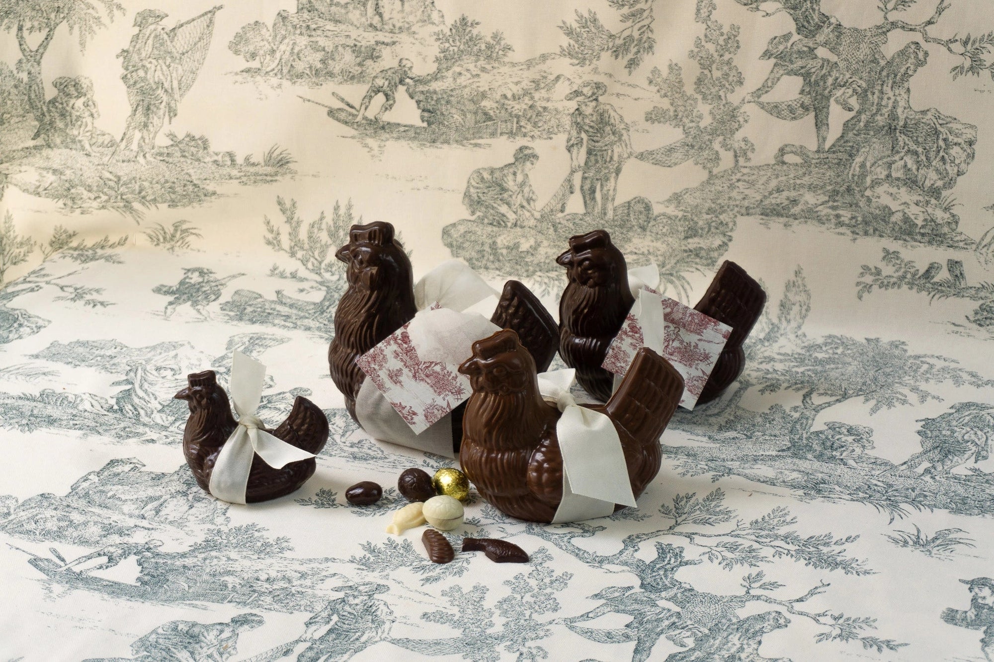 Poule de Pâques garnie - Chocolats Colas